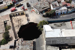 Guatemala:si apre voragine 35 metri