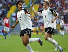 La gioia di Ballack dopo il goal
