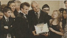 Il vincitore della Palma d'oro: Laurent Cantet con gli studenti del suo film: "Entre les murs"