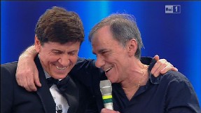 Gianni Morandi e Roberto Vecchioni, vincitore del 61Festival di Sanremo 2011.- Serata finale 