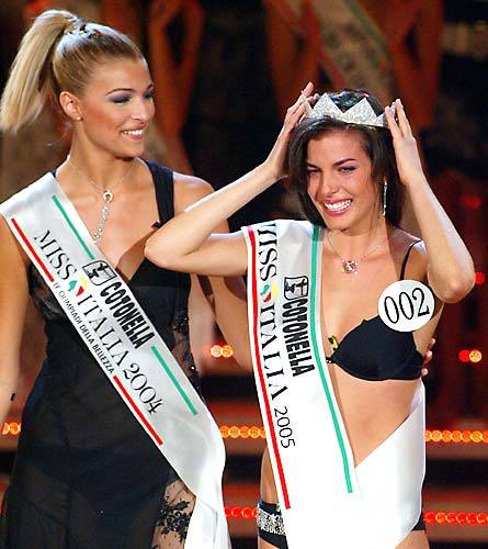  Edelfa Chiara Masciotta, Miss Italia 2005 con Cristina Chiabotto, Miss Italia 2004