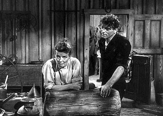 Katharine Hepburn con Burt Lancaster nel film "Il mago della pioggia"