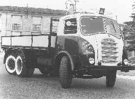 Alfa Romeo 900 a tre assi (1946-1958) - A three-axle Alfa Romeo 900 (1946-1958)