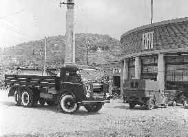 Fiat 680 a tre assi, Fiat 1100 ELR e Fiat 500 C. - A three-axle FIAT 680 N, a FIAT 1100 ELR and a FIAT  500 C.