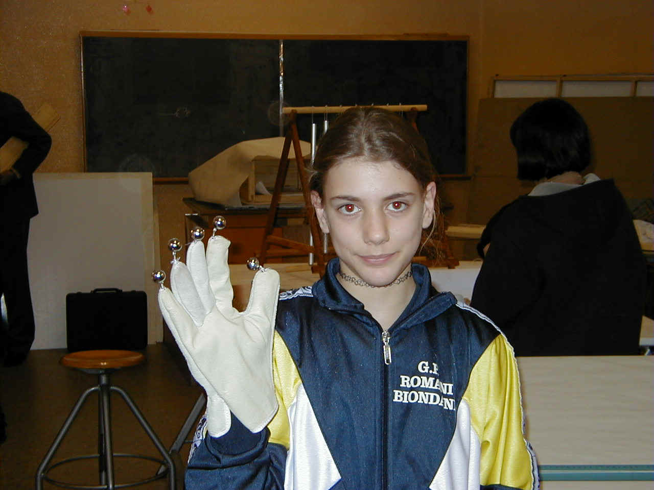 guanto.jpg (179357 byte)