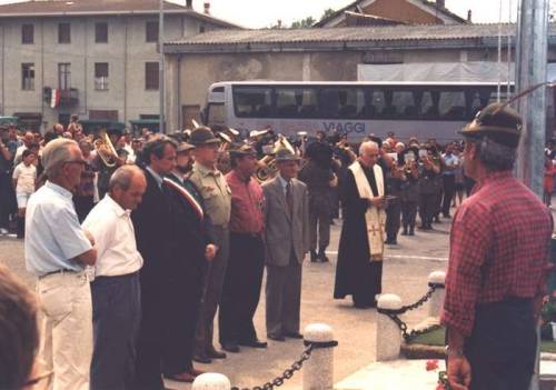 Foto: Inaugurazione del monumento ai Caduti