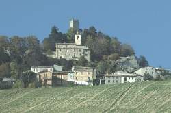 Foto: Pietragavina (fraz. Di Varzi) Castello e Chiesa