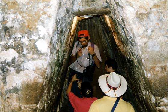 Cunicolo per scendere nella piramide