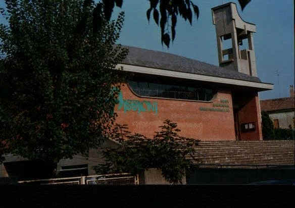 chiesa1.jpg (161011 byte)