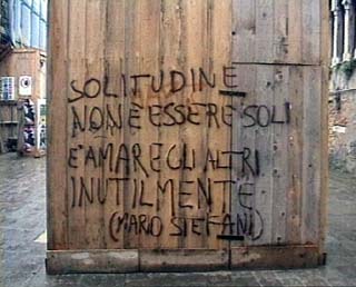 Versi di Mario Stefani su un'impalcatura