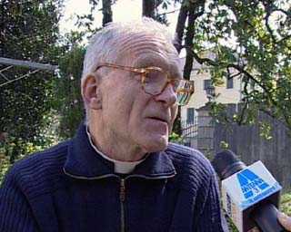 Padre Francesco aiuta i cinesi...