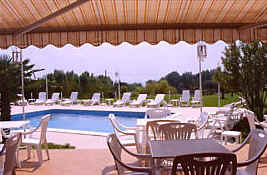 vista della piscina dal ristorante