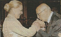 Il Presidente Giorgio Napolitano e Virna Lisi - Al quirinale i candidati del David - Il Presidente Giorgio Napolitano: "Ripensare i tagli allo spettacolo"