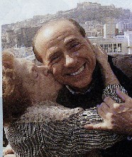 Silvio Berlusconi con la madre Rosa Bossi - Trailer del film "Silvio Forever" censurato dalla RAI