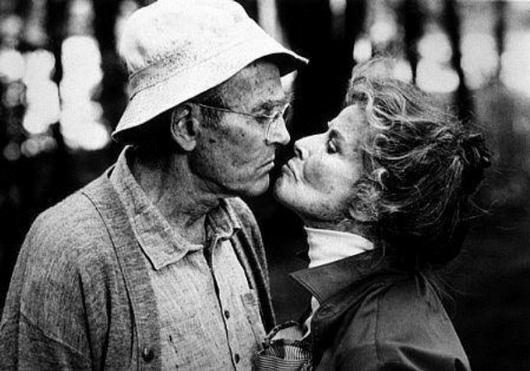 Katharine Hepburn con Henry Fonda, nel film "Sul lago dorato"